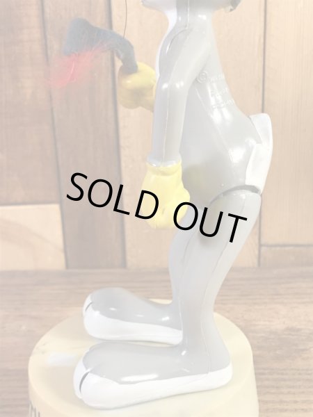 ルーニーテューンズのバッグスバニーの70年代ビンテージ台付きフィギュア