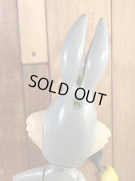 ルーニーテューンズのバッグスバニーの70年代ビンテージ台付きフィギュア