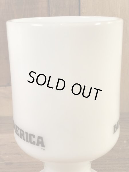 ルーニーテューンズのバッグスバニーの70年代ビンテージミルクガラスマグカップ