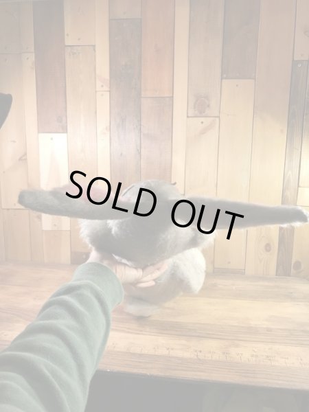 ルーニーテューンズのバッグスバニーの70年代ビンテージ縫いぐるみ