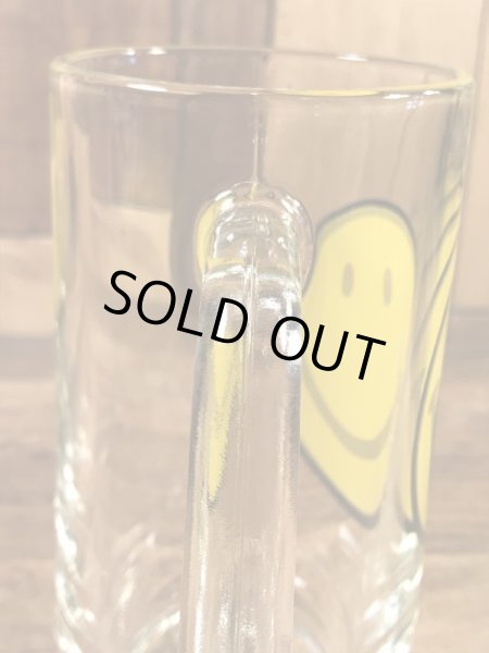 スマイルフェイスが描かれたガラス製の70’sヴィンテージジョッキグラス