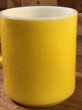 スマイルのミルクガラス製の70年代ビンテージマグカップ