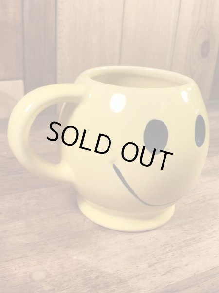 スマイルの陶器製の70年代ビンテージマグカップ