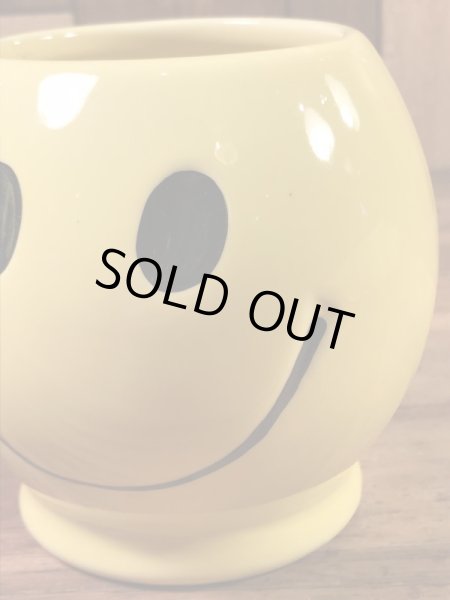 スマイルフェイスのセラミック製の70’sヴィンテージマグカップ