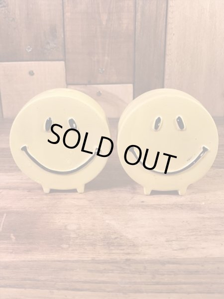 スマイルの陶器製の60年代ビンテージ塩コショウ入れ