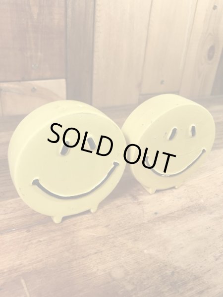 スマイルの陶器製の60年代ビンテージ塩コショウ入れ