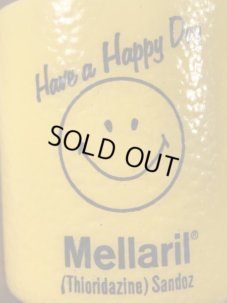 スマイルのミルクガラス製の70年代ビンテージマグカップ