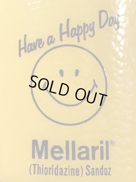 スマイルのミルクガラス製の70年代ビンテージマグカップ