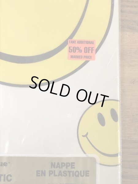 スマイルフェイスのビニール製の80’s〜ヴィンテージテーブルカバー