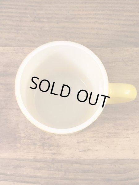 スマイルのミルクガラス製の70年代ビンテージマグカップ