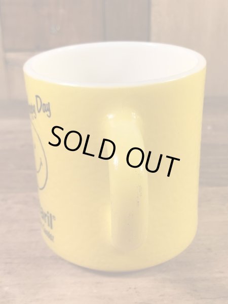 スマイルフェイスとHave A Happy Dayが描かれた70’sヴィンテージヘーゼルアトラスマグ