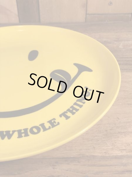 スマイルフェイスと“I Ate The Whole Thing!”のメッセージが書かれた70’sヴィンテージプラスチックプレート