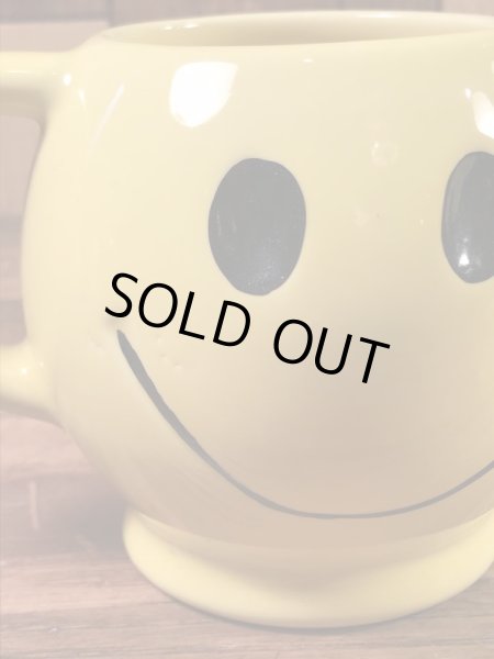 スマイルの陶器製の70年代ビンテージマグカップ