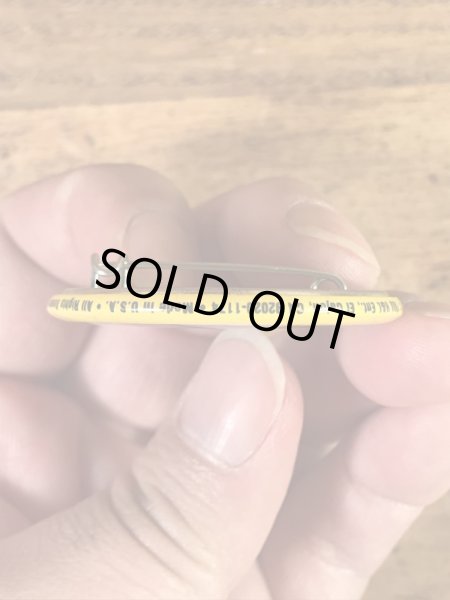 “The One With The Most Buttons Wins”と書かれたスマイルフェイスの80’sヴィンテージ缶バッチ