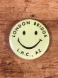 “London Bridge L.H.C.,AZ.”と書かれたスマイルの70年代ビンテージ缶バッジ