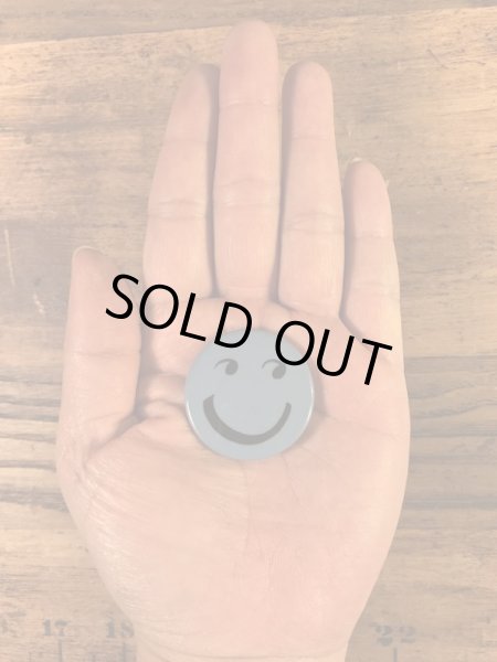 Union Labelの刻印が付いたスマイルフェイスの70’sヴィンテージ缶バッチ