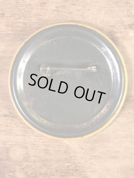 “Happiness Is New Band Uniforms!”と書かれたスマイルフェイスの70’sヴィンテージ缶バッチ