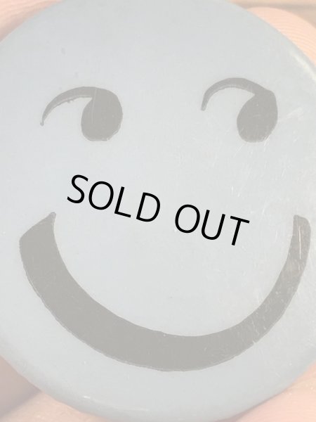 ユニオンラベルの刻印が付いたスマイルの70年代ビンテージ缶バッジ