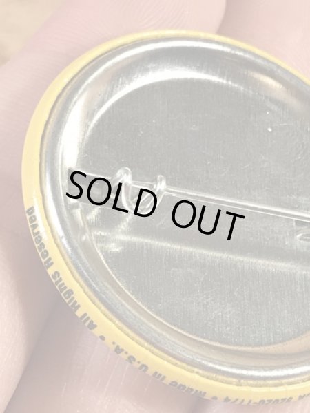 “The One With The Most Buttons Wins”と書かれたスマイルフェイスの80’sヴィンテージ缶バッチ