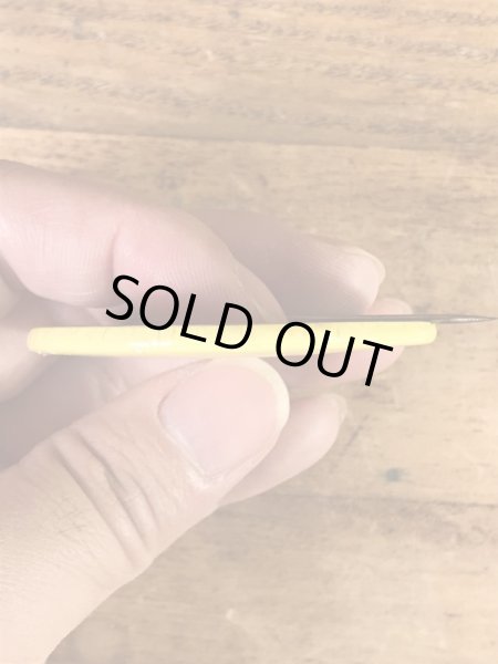 スマイルフェイスのブリキ製の70’sヴィンテージ缶バッチ