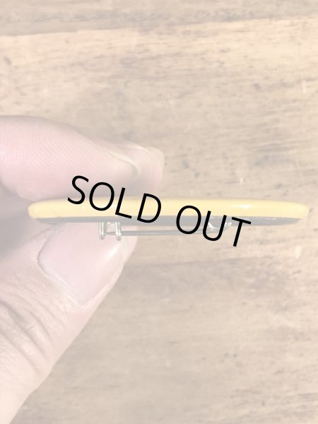 “Happiness Is New Band Uniforms!”と書かれたスマイルフェイスの70’sヴィンテージ缶バッチ