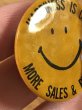 “Happiness Is Cic More Sales & Profits”と書かれたスマイルの70年代ビンテージ缶バッジ