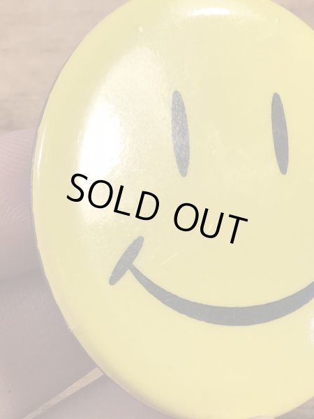 スマイルフェイスの金属製の80’s〜ヴィンテージ缶バッチ