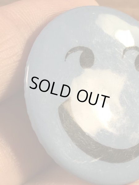 ユニオンラベルの刻印が付いたスマイルの70年代ビンテージ缶バッジ