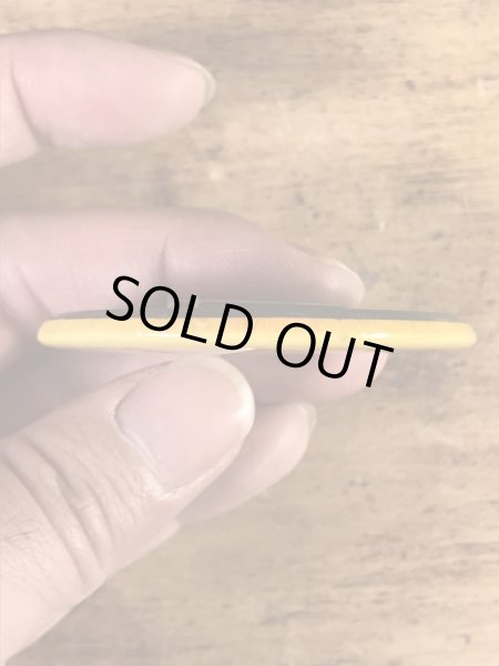 “Happiness Is New Band Uniforms!”と書かれたスマイルフェイスの70’sヴィンテージ缶バッチ