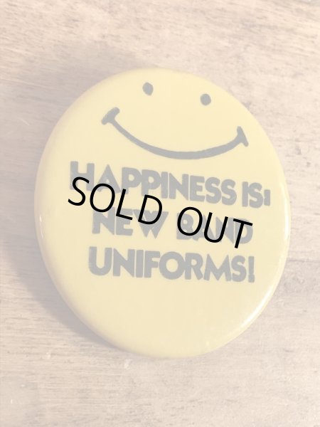 “Happiness Is New Band Uniforms!”と書かれたスマイルの70年代ビンテージ缶バッジ