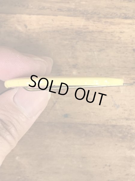 スマイルフェイスのブリキ製の70’sヴィンテージ缶バッチ