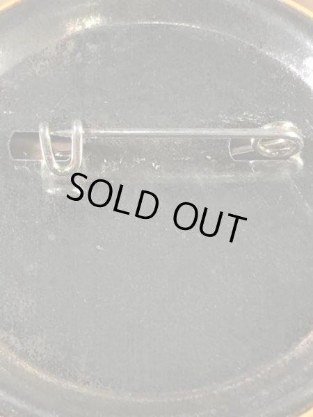 “Happiness Is New Band Uniforms!”と書かれたスマイルフェイスの70’sヴィンテージ缶バッチ