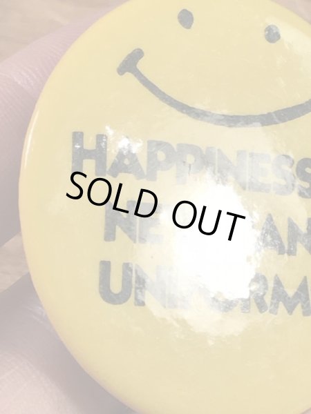 “Happiness Is New Band Uniforms!”と書かれたスマイルの70年代ビンテージ缶バッジ