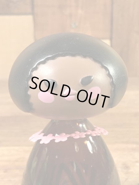 エイボン社製のスモールワールドの70年代ビンテージ香水ボトル