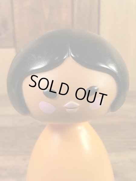 エイボン社製のスモールワールドの70年代ビンテージ香水ボトル