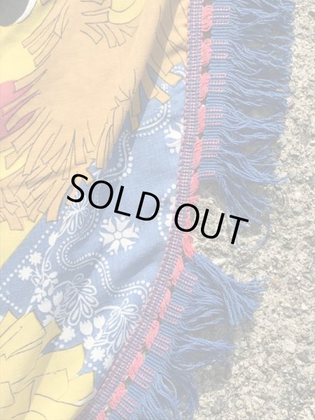 動物と男の子と女の子の柄のフリンジが付いた70年代ビンテージラウンドシーツ