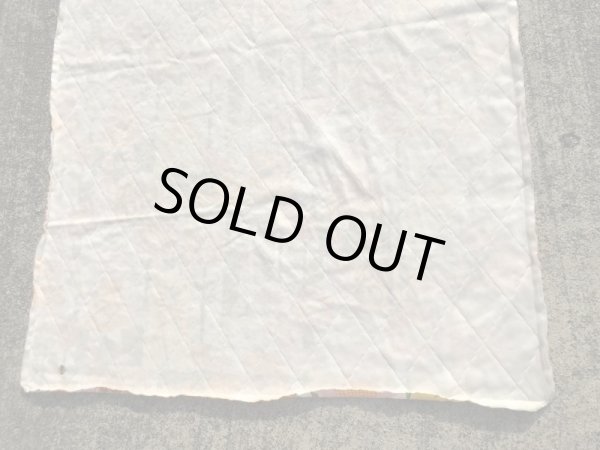 動物とフラワーが描かれたキルティングの70年代ビンテージファブリック