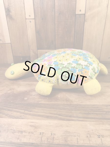 フラワー柄の亀の70’sヴィンテージプラッシュドール
