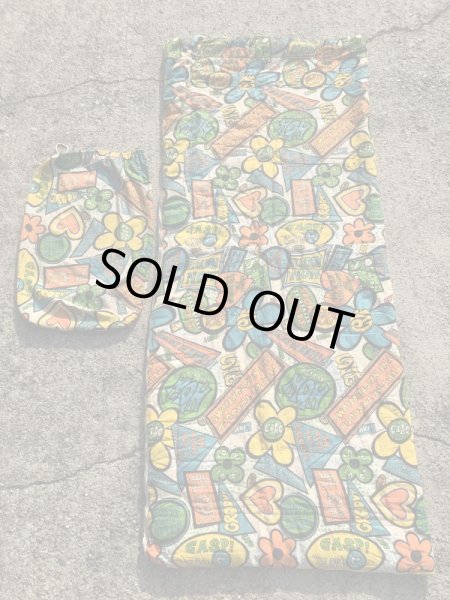 ヒッピー調の総柄の70年代ビンテージスリーピングバッグ