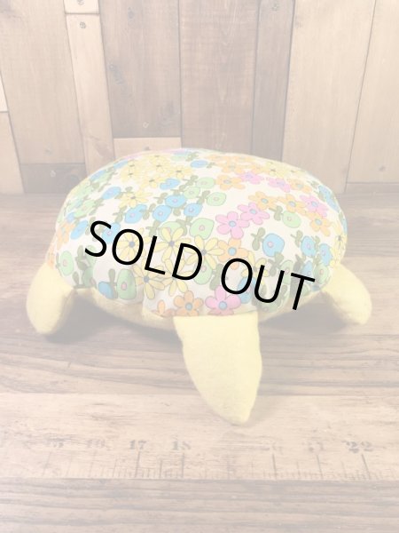 花柄のカメの70年代ビンテージクッションドール