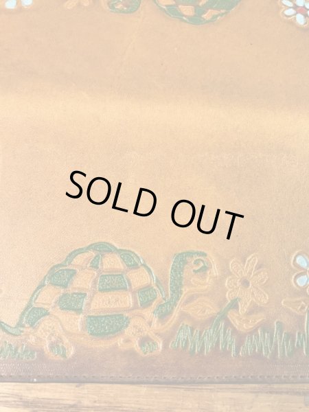 フラワーとカメが描かれたヒッピー調の70’sヴィンテージレザーウォレット