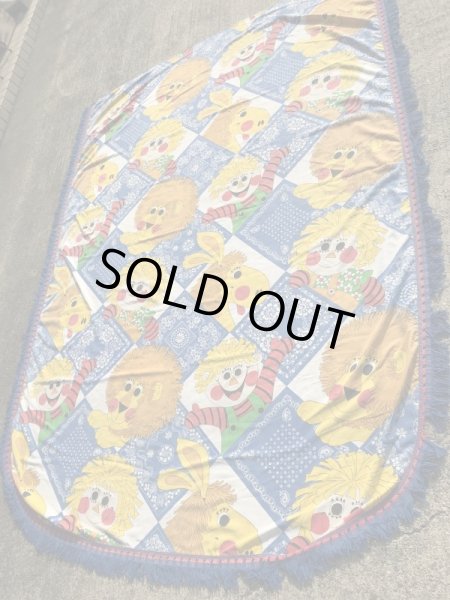 動物と男の子と女の子の柄のフリンジが付いた70年代ビンテージラウンドシーツ