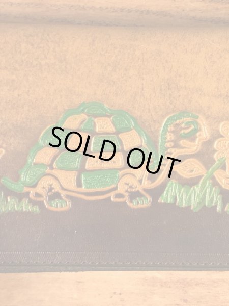 フラワーとカメが描かれたヒッピー調の70’sヴィンテージレザーウォレット