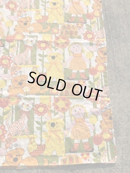 動物とフラワーが描かれたキルティングの70年代ビンテージファブリック