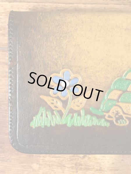 フラワーとカメが描かれたヒッピー調の70’sヴィンテージレザーウォレット