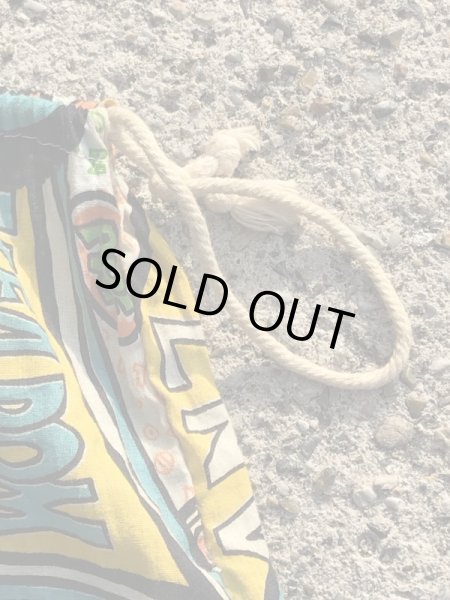 ヒッピー調の総柄の70年代ビンテージスリーピングバッグ