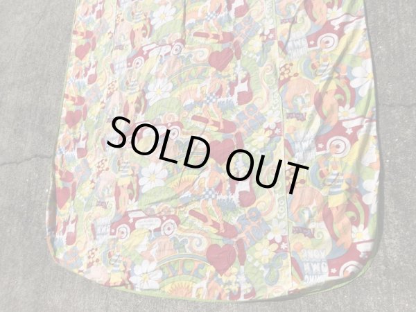 ラブ＆フラワーのヒッピー調の60〜70年代ビンテージフラットシーツ