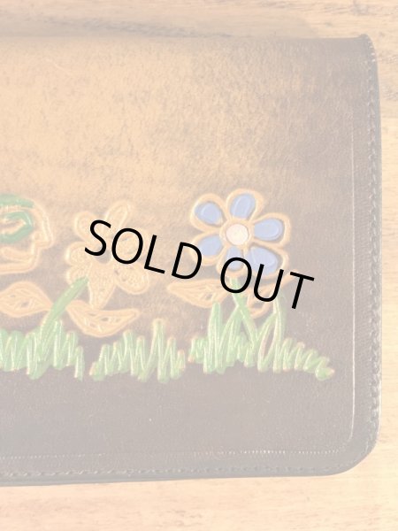 花と亀が描かれたヒッピー調の70年代ビンテージ革財布