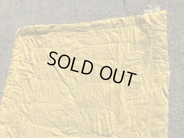 フラワーやラブなどのヒッピー調のポップアートの70年代ビンテージ寝袋