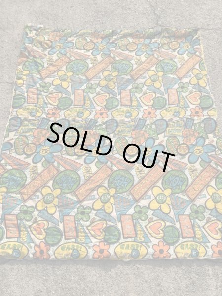 フラワーやラブなどのヒッピー調のポップアートの70年代ビンテージ寝袋